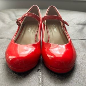 Forever Red Patent Closed Toe Low Heels Pump. Size: 6 1/2